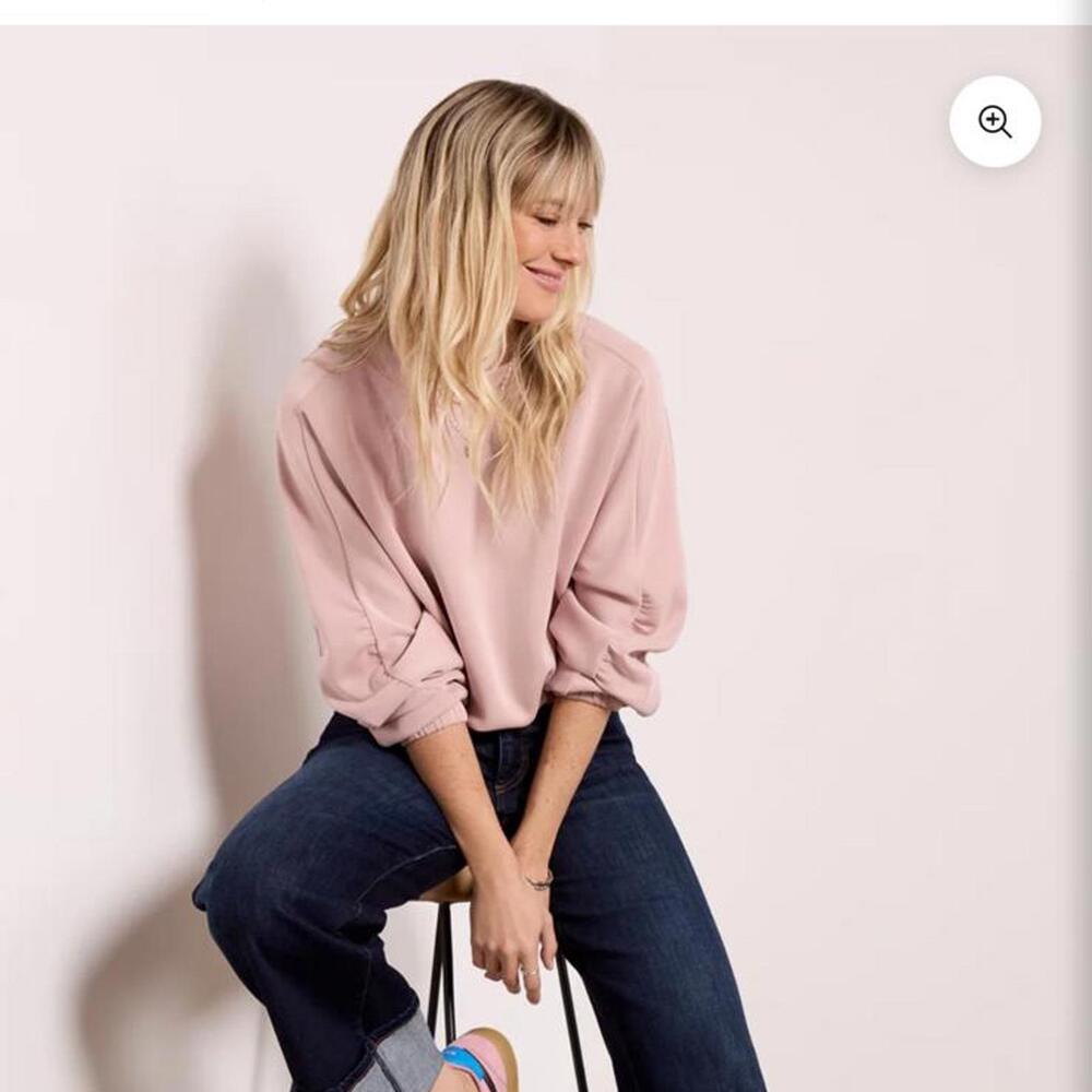 Evereve Mariana Sleek Pullover Crewneck Ruffle Sleeve Blush Pink Women’s Medium - Picture 11 of 15